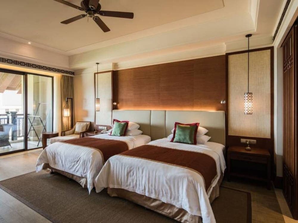 Hainan Qizi Bay New Century Resort