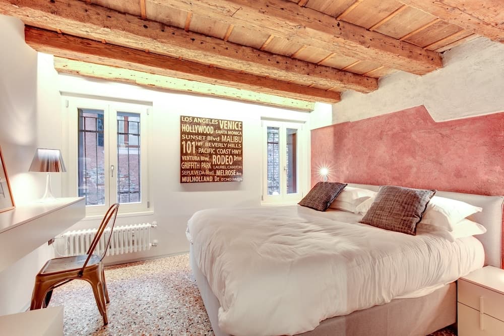 Stunning Modern Apartment in the Heart of Venice