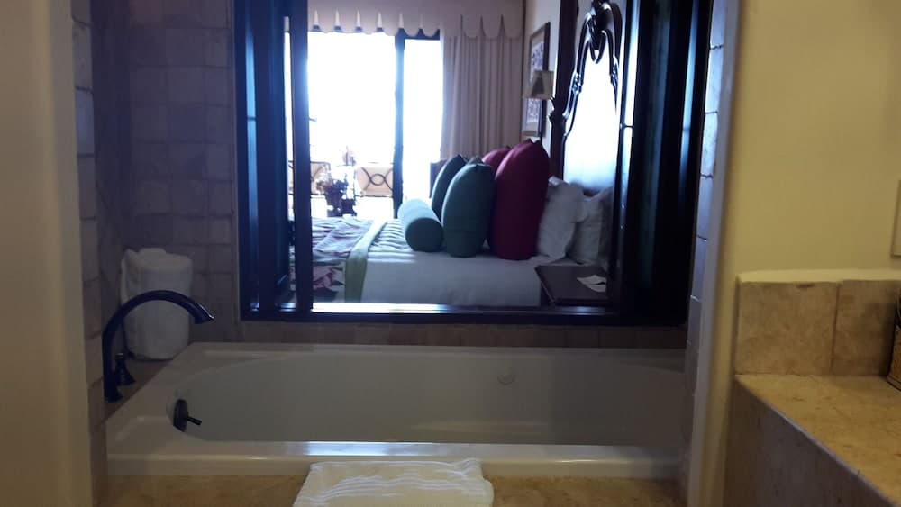 Rated for the Best Value in Cabo San Lucas!! 2BR 8P