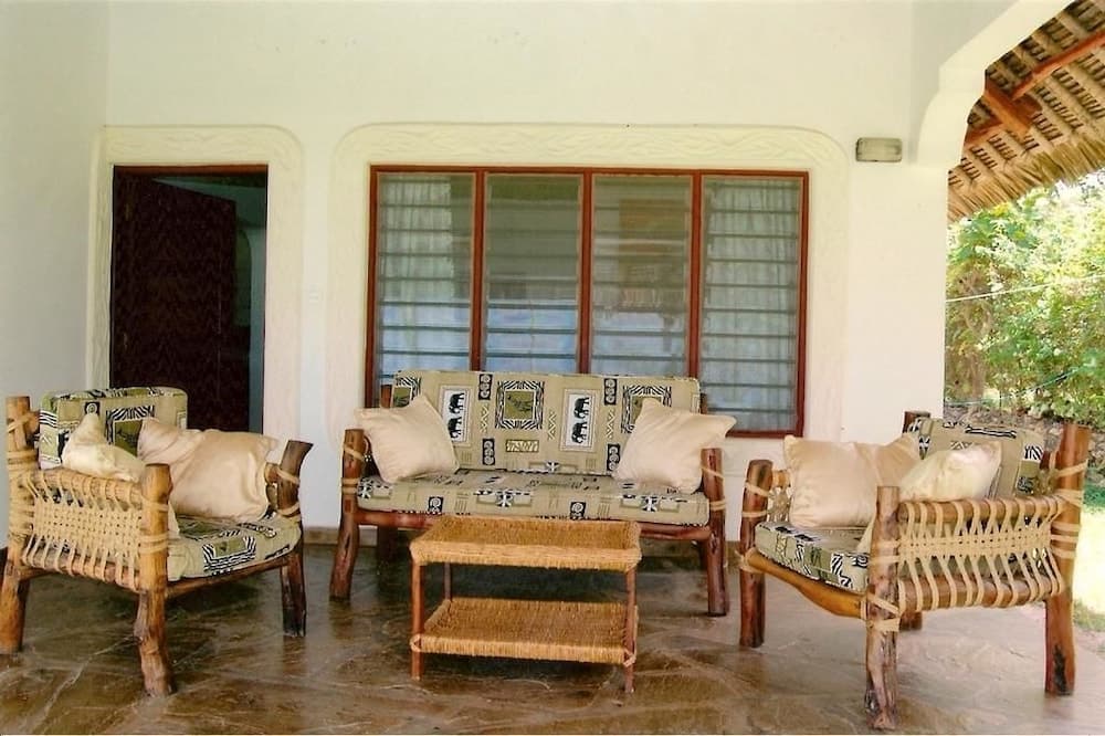 Simba Oryx Beach Cottages