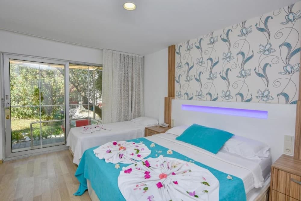 Clover Magic Altinkum Park Hotel