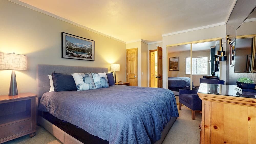 Summit #55 1 Bedroom Condo