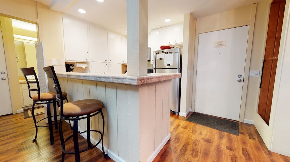 Summit #49 1 Bedroom Condo