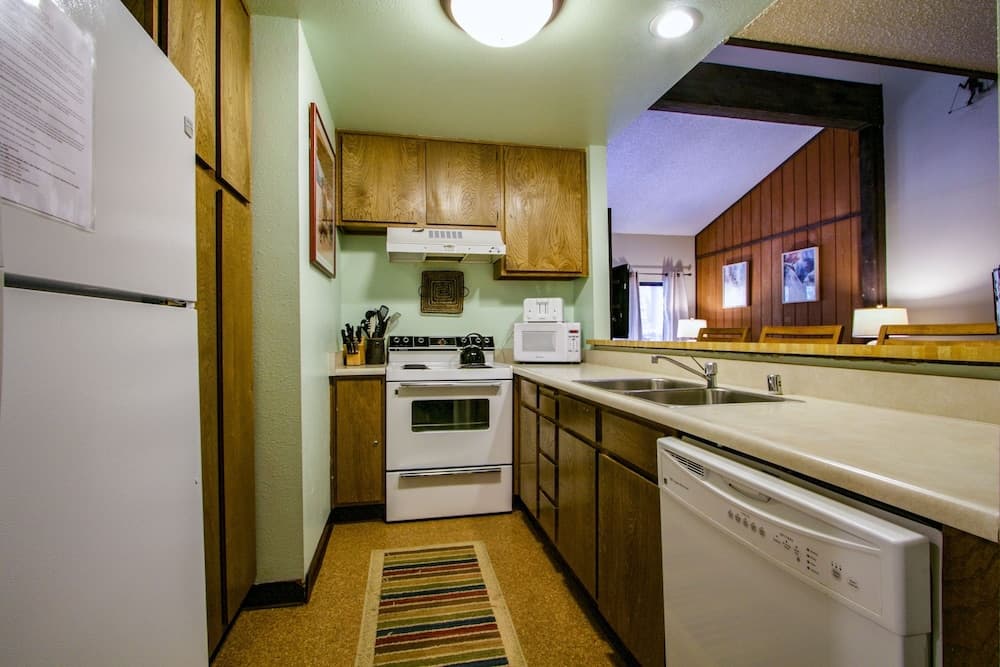 Summit 277 Pet-Friendly, Open Floor Plan, Walk to the Slopes by RedAwning