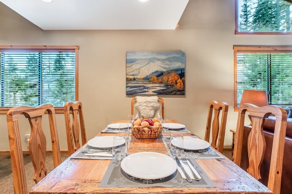 Courchevel 14 Remodeled Light and Bright Mountain Cabin, Walk to Canyon Lodge Slopes by RedAwning