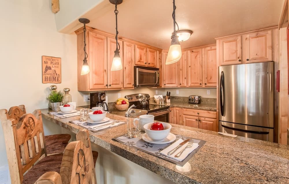 Courchevel 14 Remodeled Light and Bright Mountain Cabin, Walk to Canyon Lodge Slopes by RedAwning