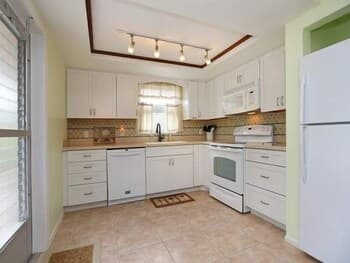 Pleasant Palms 3 Bedroom Home by Redawning