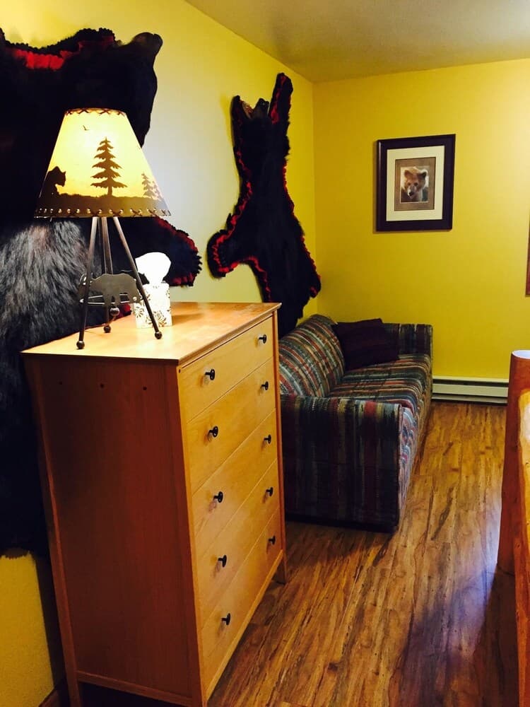 Two Bears Inn Bed & Breakfast