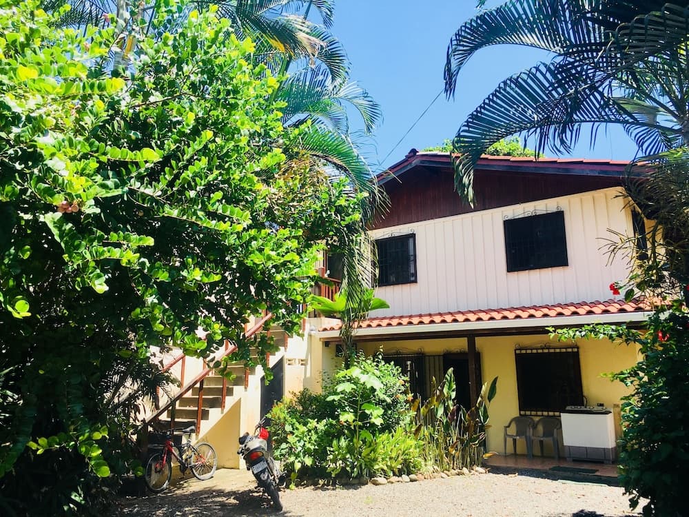 The Seaside Cabins & Studios