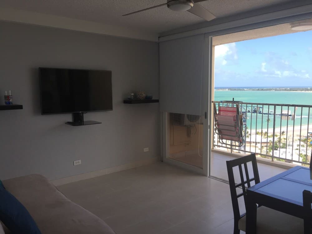 ESJ Azul 1754 PH Beach Front Apt