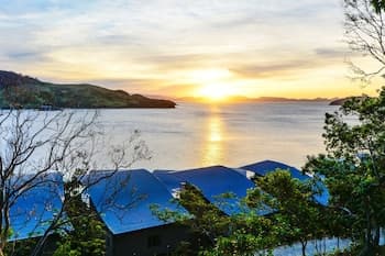 Casuarina Cove 16 Ocean View Deluxe Refurbished 3 Bedroom House Near Marina With Golf Buggy