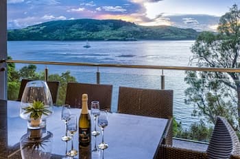 Villa 2 The Edge Oceanfront  Deluxe 4 Bedroom Near Marina With Golf Buggy