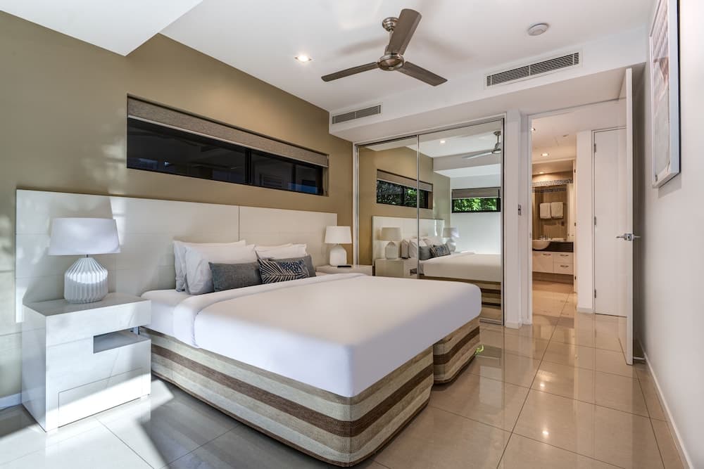 Villa 2 The Edge Oceanfront  Deluxe 4 Bedroom Near Marina With Golf Buggy
