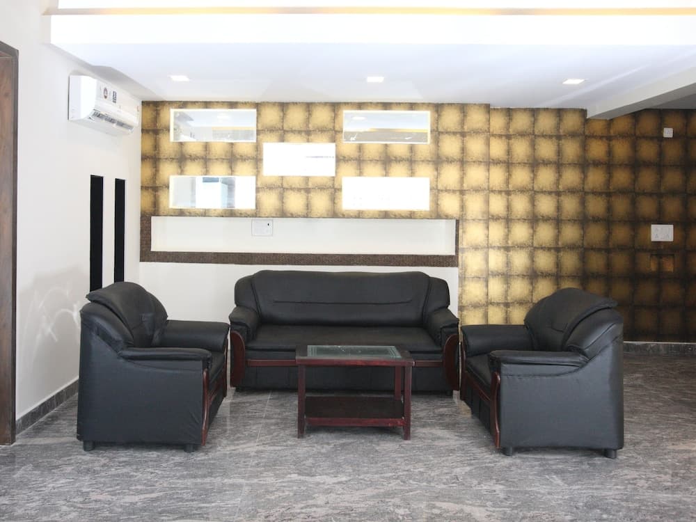 Capital O 14043 Hotel Star Holiday