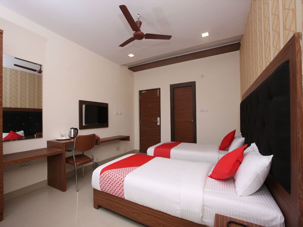 Capital O 14043 Hotel Star Holiday