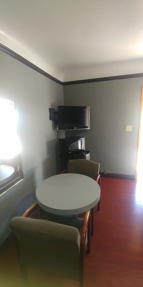 Travel Eagle Inn Motel