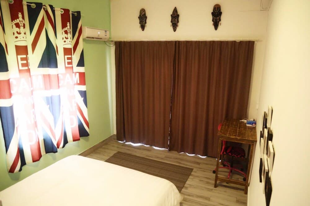 Zhaohuaxishi Youth Hostel