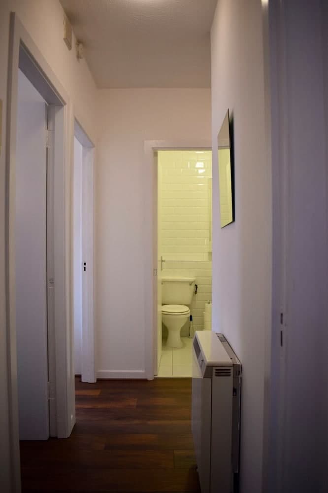 2 Bed Historical Christchurch With Parking