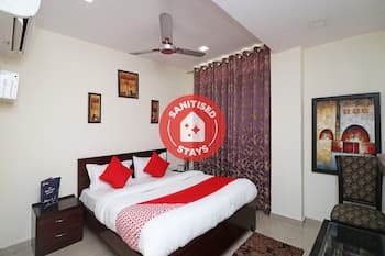 OYO 11878 Hotel De DS Plaza