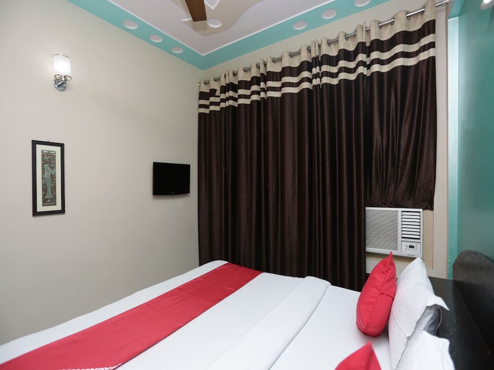 OYO 13388 Hotel Virgo