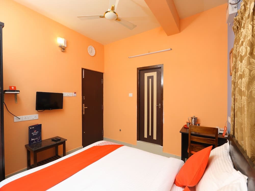 OYO 12831 ITS South East Residency