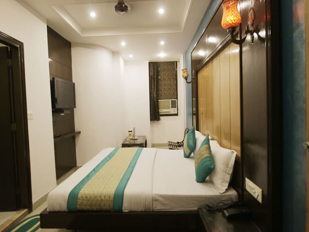 OYO 6408 Hotel Delhi Heart