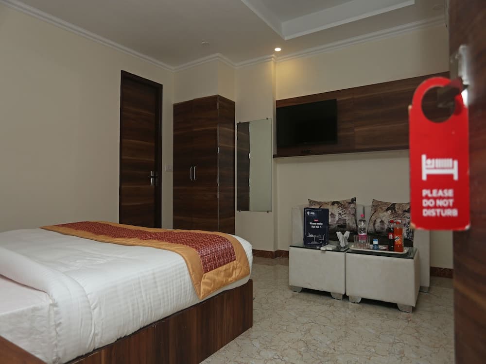 OYO 11852 Hotel Aerostay Inn