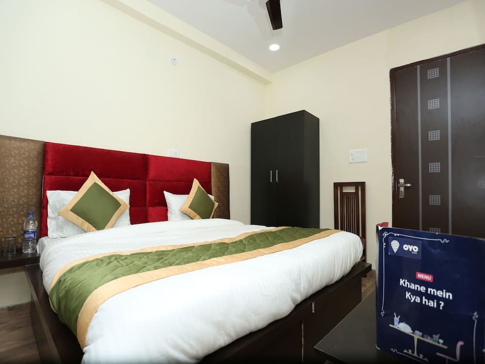 OYO 11952 Hotel Royal India