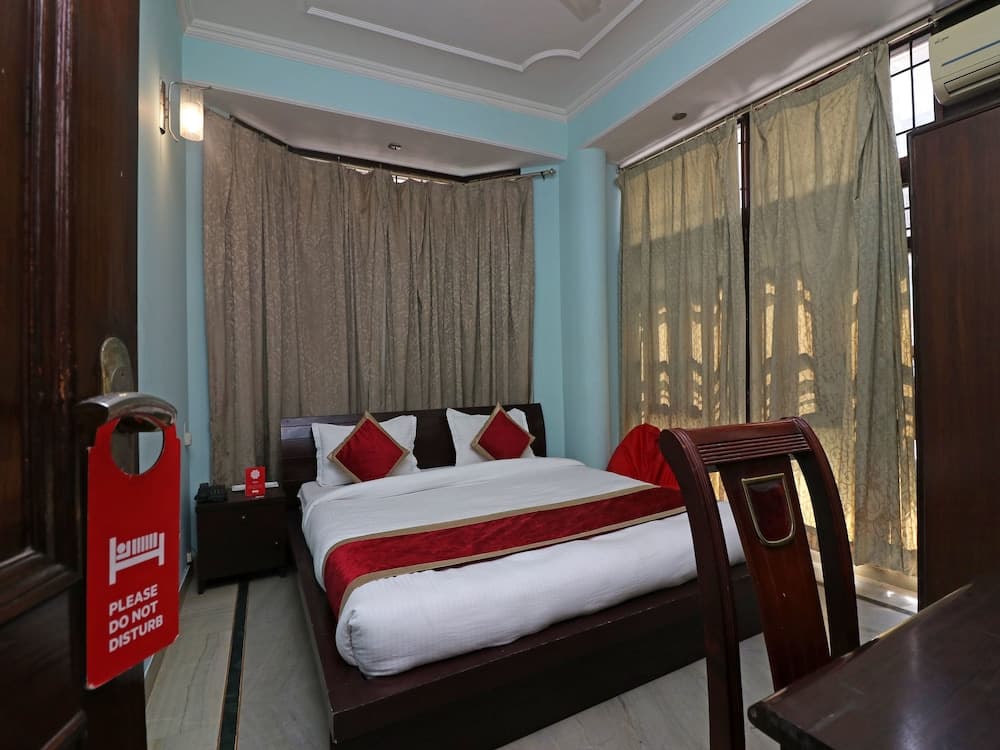 OYO 13235 The Golden Door