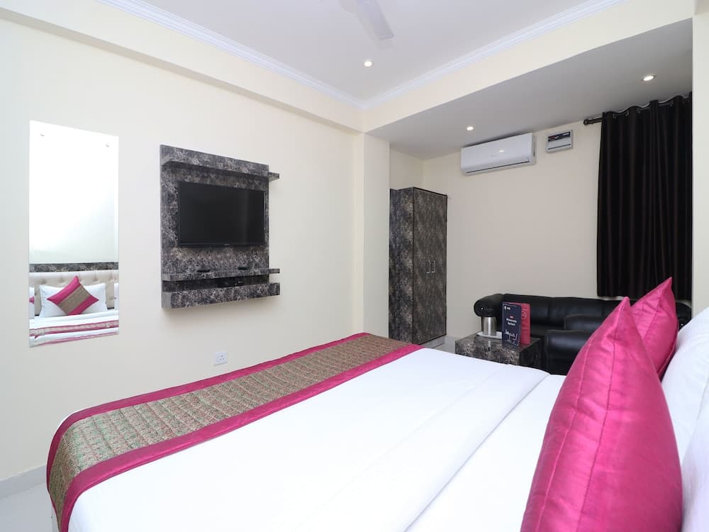 OYO 13658 Hotel Tanish Palace