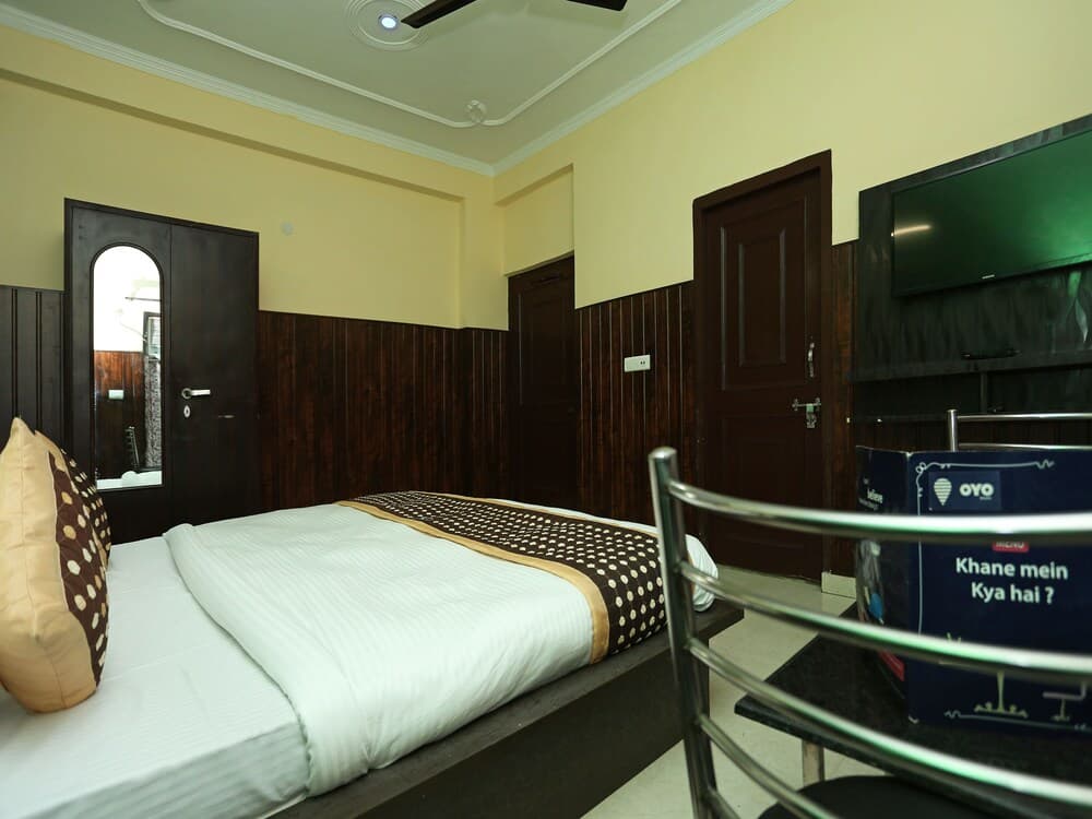 OYO 11556 Om Guest House Residency