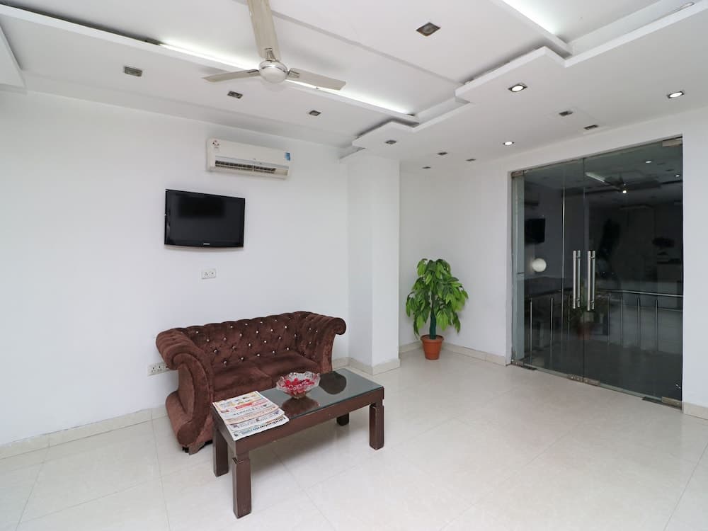 OYO 12340 The Royal Park Plaza