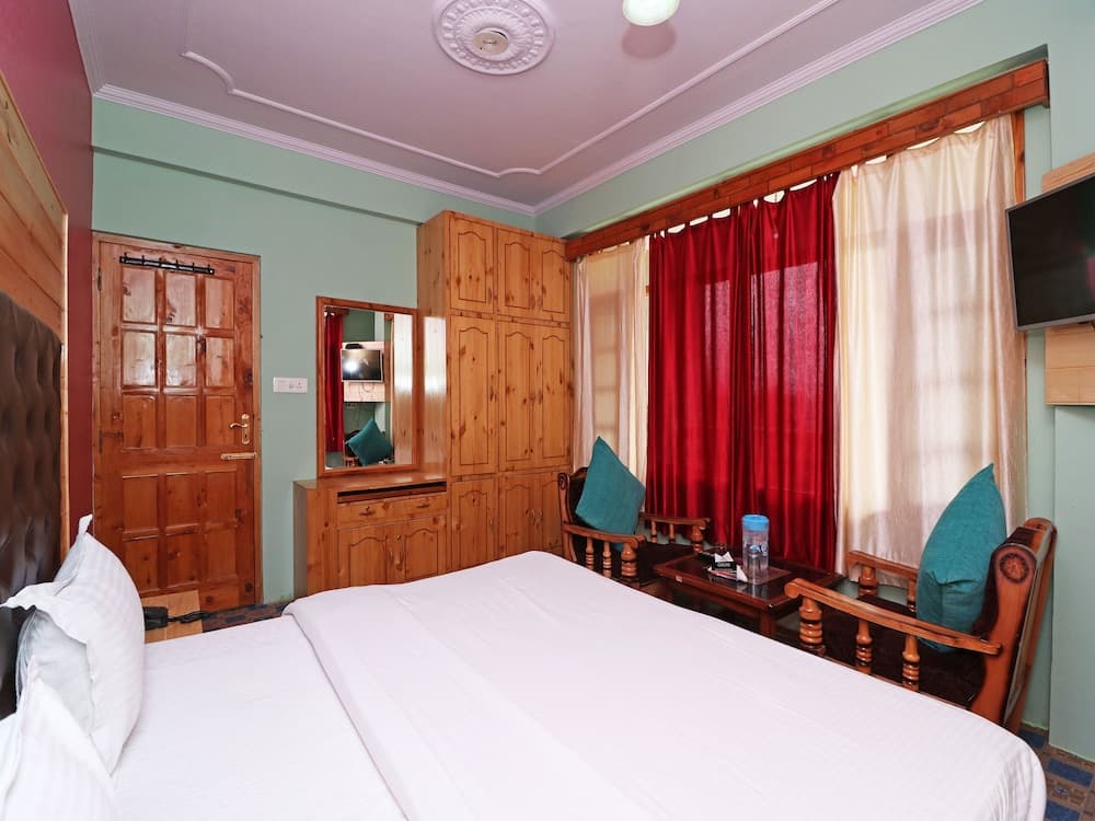 OYO 13743 Home Modern 2BHK Near Mall Road