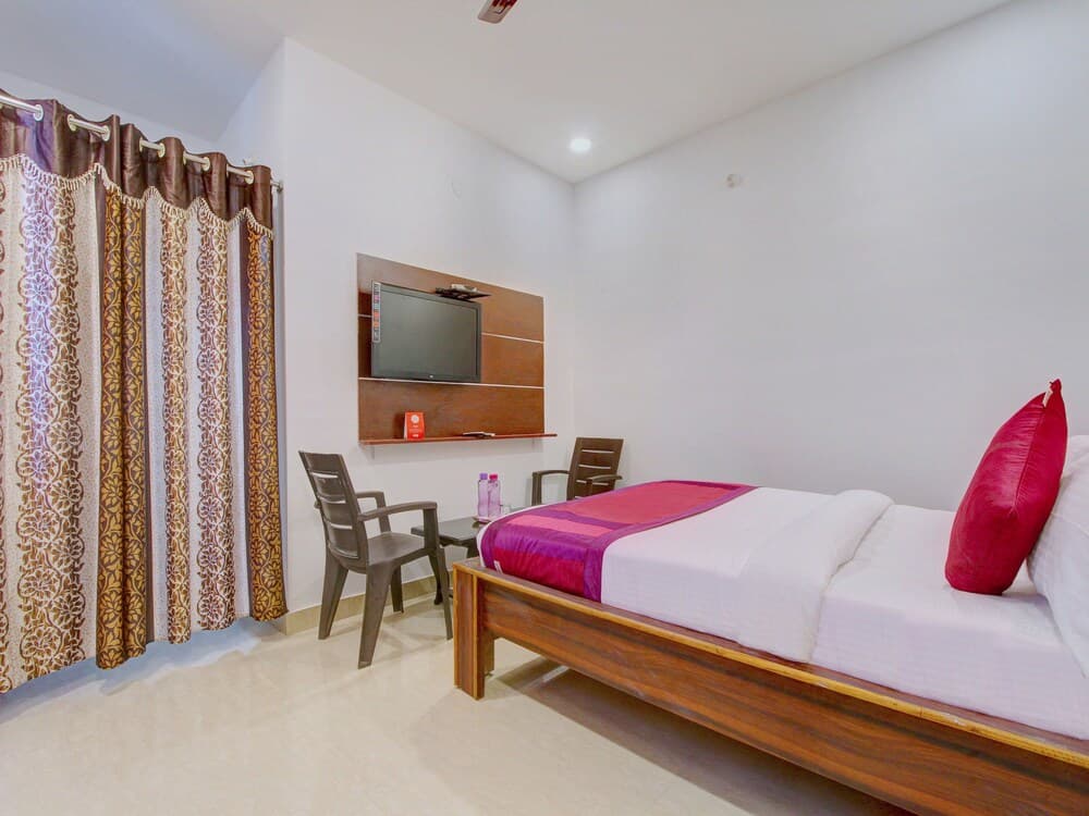 OYO 11670 Hotel Vishnu Priya Residency