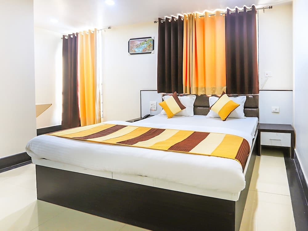 OYO 11840 Hotel Venus