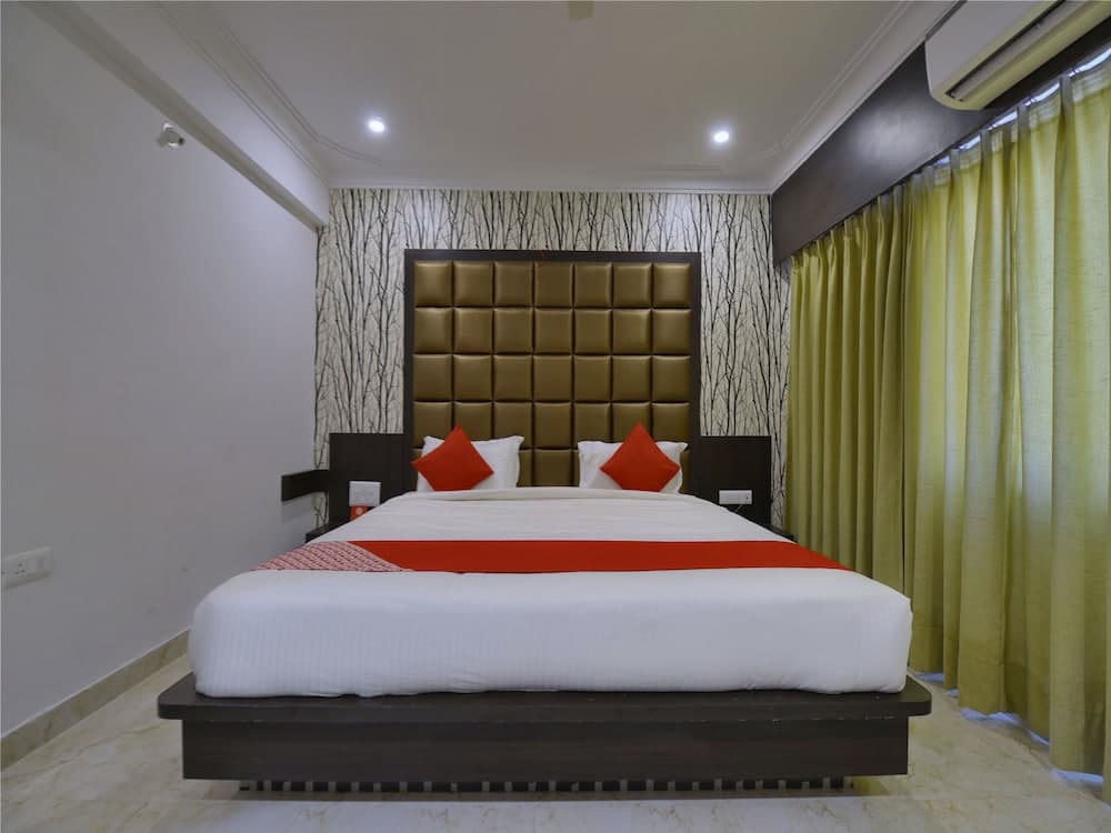 OYO 12694 Hotel Bauji Palace