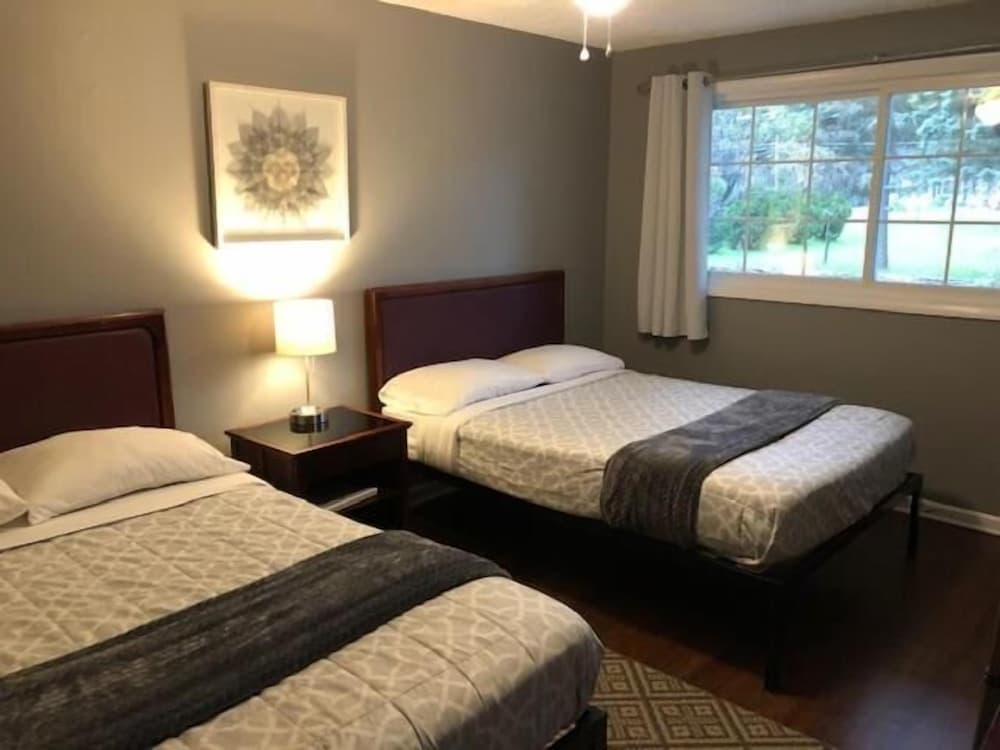 Nightshade Inn & Gardens