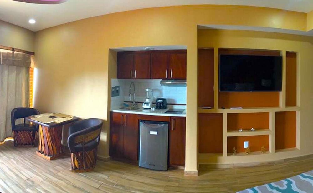 Unlimited Luxury LEVIS CONDO