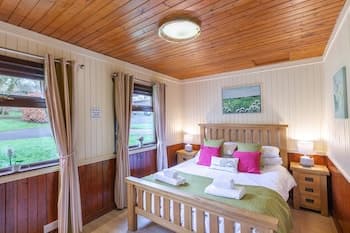 Bluebell Lodge 4 with Hot Tub