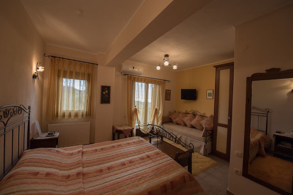 Chorostasi Guest House