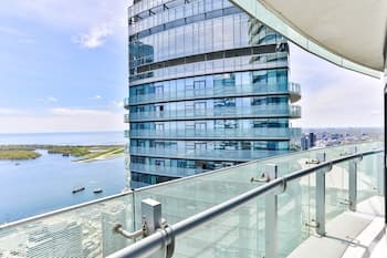 Exquisite 55th Floor 2 Bed 2 Bath Parking