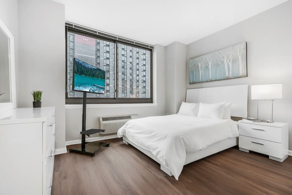 Bluebird Suites near PATH