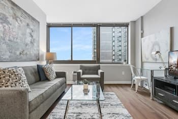 Bluebird Suites near PATH