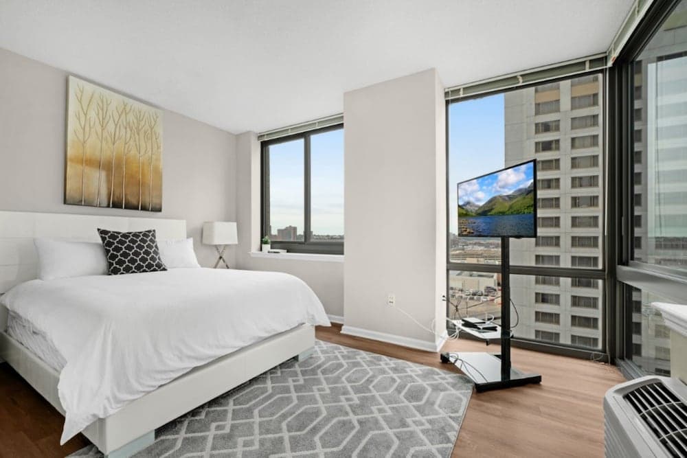 Bluebird Suites near PATH