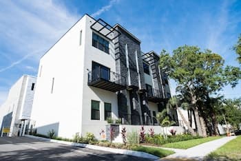 Modern 3 Bed Smarthome in Heart of Tampa