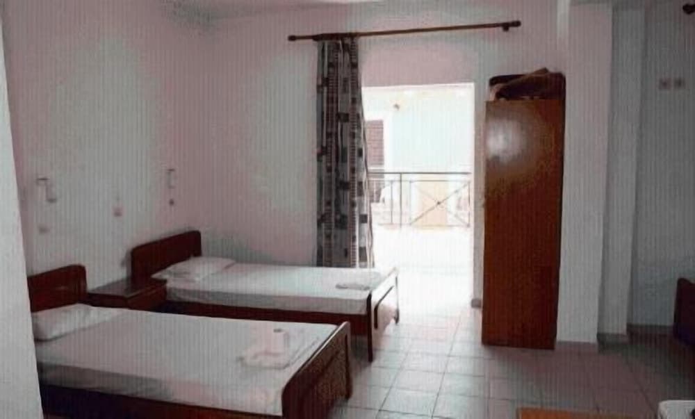 Lemon Grove Hotel and Studios