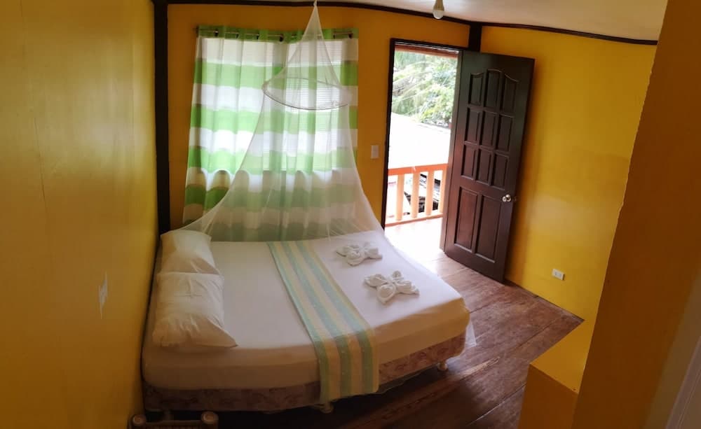 Guanna's Place Room and Resto Bar