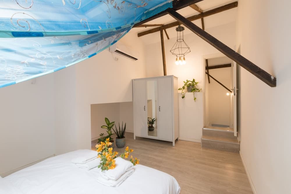 Gorgeous Apt in Neve Tzedek with Parking