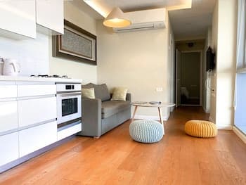 Chic in City Center by FeelHome 