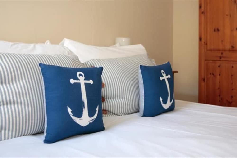 Green Door - Lower Tregudda